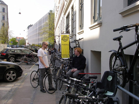 baisikeli_in_copenhagen_outside_of_the_shop_2011_credit_goes_to_baisikeli.jpg