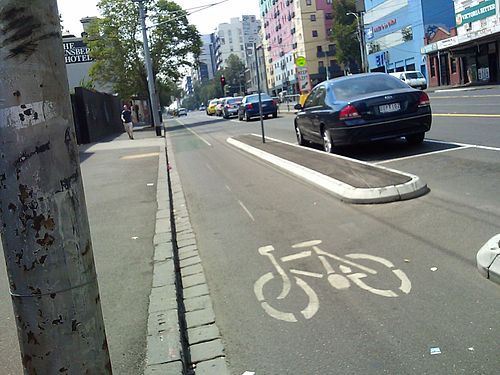 500px-copenhagen_style_bike_lane_2.jpg