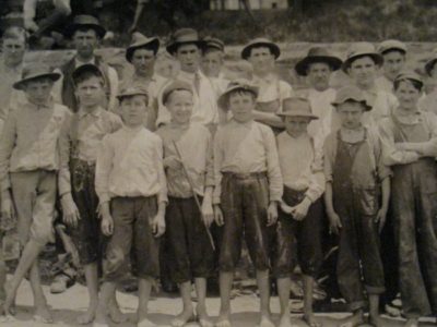 group_of_young_workers_in_clifton_mills_south_carolina_by_lewis_hine.jpeg