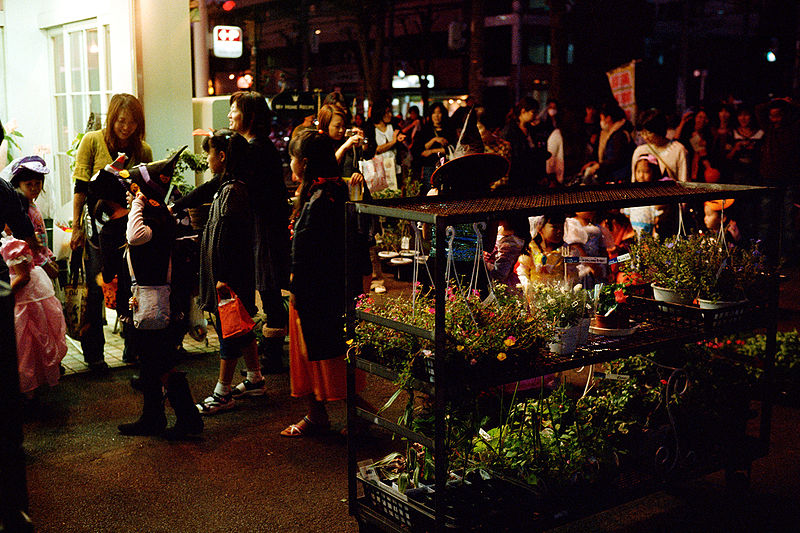 800px-trick_or_treat-_in_japan.jpg
