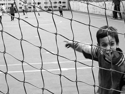 500px-kids_playing_soccer.jpg