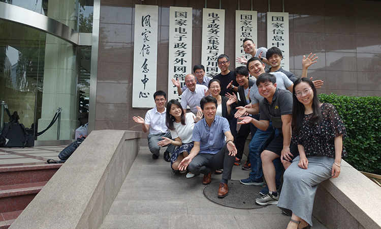 StateInformationCenter1 Group photo before SIC.jpg