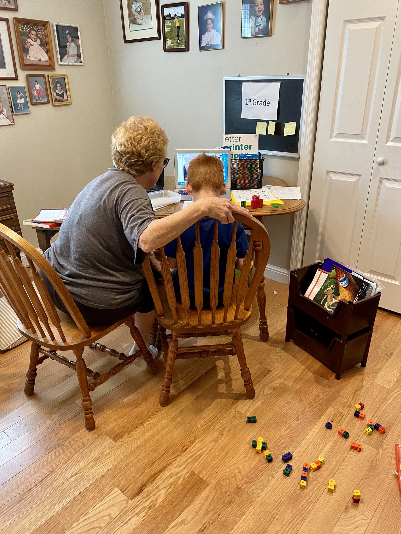 praise recently on Instagram as her mother, Candace, helps her son, Oliver (6) with remote learning. Submitted by Leslie Stallone-Levitan